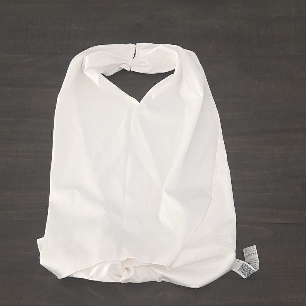 Halter top size medium great condition never used no tense